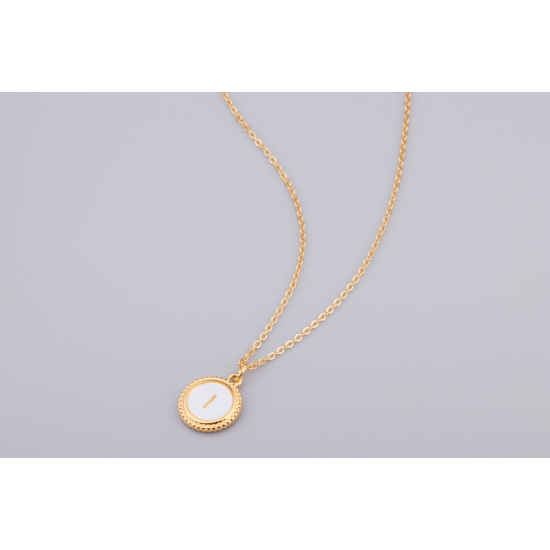 Golden pendant with insertion of a pearly shell medallion decorated with the letter "Alif"أ